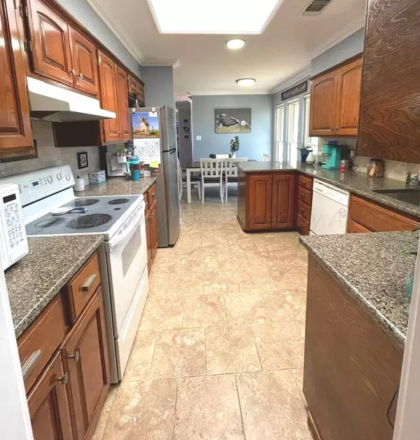 1010 W 8th ST, Clarendon, TX 79226