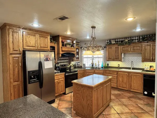 200 Hunters TRL, Bushland, TX 79012