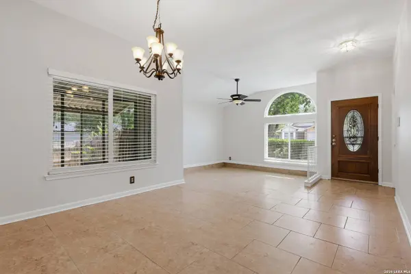 239 BURLINGTON DR, San Antonio, TX 78245