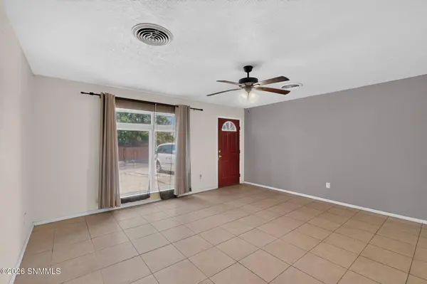 1135 Larry DR, Las Cruces, NM 88001