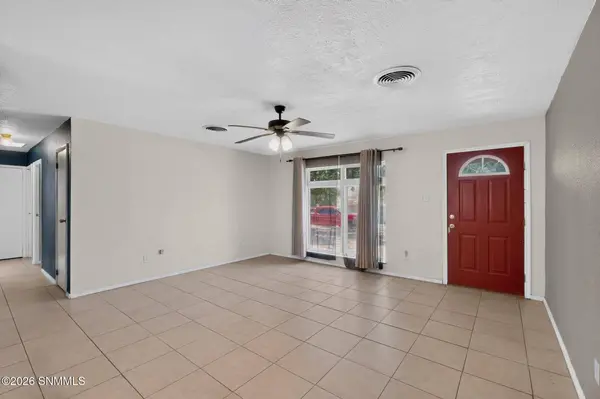 1135 Larry DR, Las Cruces, NM 88001