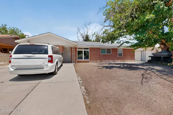 1135 Larry DR, Las Cruces, NM 88001
