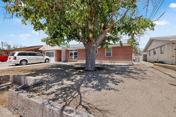 1135 Larry DR, Las Cruces, NM 88001