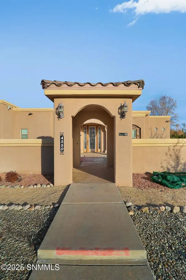 4550 Mesa Rico DR, Las Cruces, NM 88011