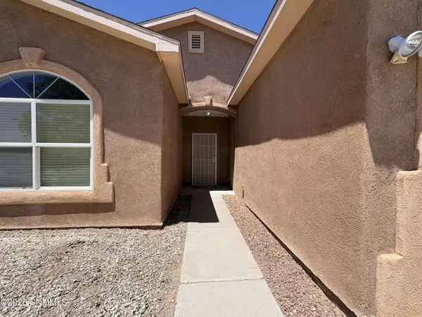 1231 Gunsight Peak DR, Las Cruces, NM 88012