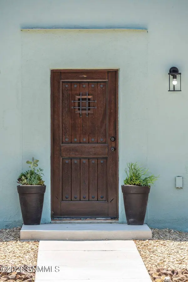 215 W Greening AVE, Las Cruces, NM 88005