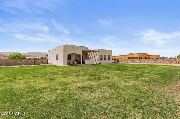 7870 Apache Canyon DR, Las Cruces, NM 88007