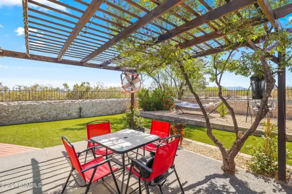 4835 Las Alturas DR, Las Cruces, NM 88011