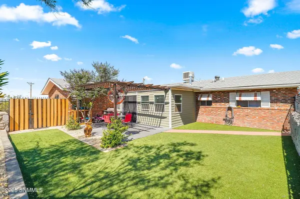 4835 Las Alturas DR, Las Cruces, NM 88011