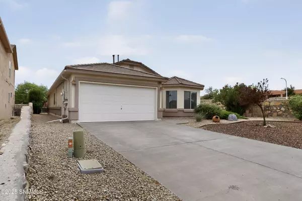 2502 Candlewood CIR, Las Cruces, NM 88011