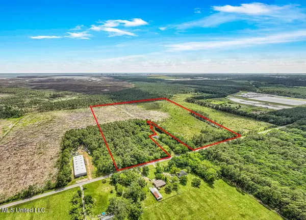 2 Bayou Cumbest Road, Moss Point, MS 39562