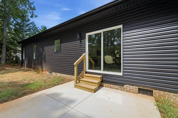 3301 Eva Dr NW, Concord, NC 28027-5548