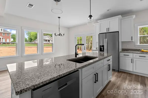 1176 Greenheather DR, Salisbury, NC 28147