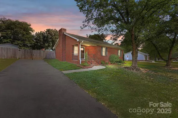 2211 Medlin CT, Kannapolis, NC 28083