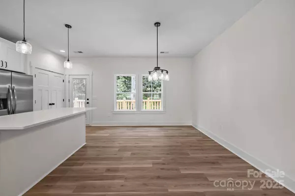 1043 Elljoy LN, Salisbury, NC 28146