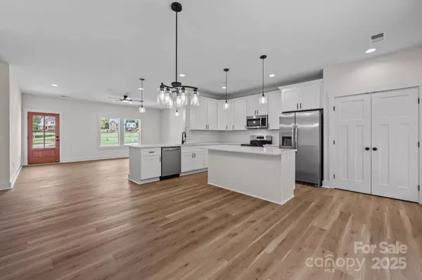 1043 Elljoy LN, Salisbury, NC 28146