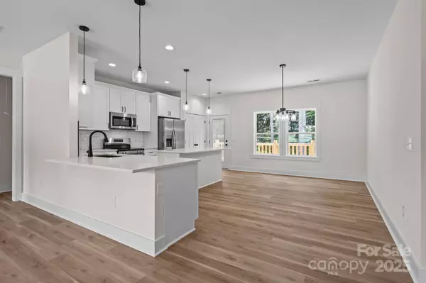 1043 Elljoy LN, Salisbury, NC 28146