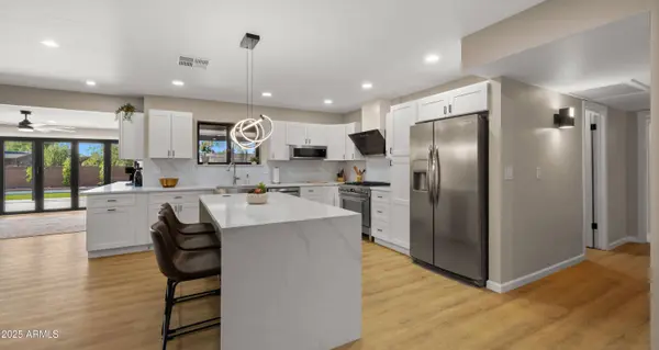 4040 E BECKER Lane, Phoenix, AZ 85028