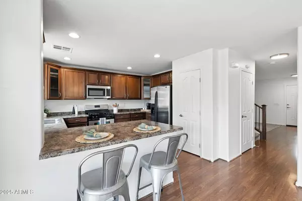 2340 W Barwick Drive, Phoenix, AZ 85085