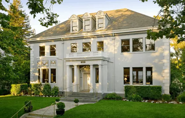 feature image of Why Cash Buyers Are Winning in Today’s East Bay Luxury Market