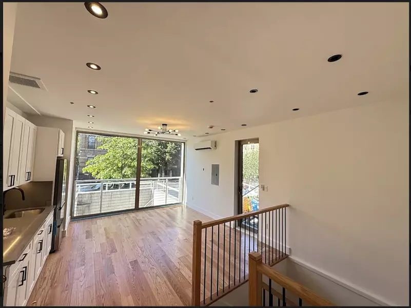 285 Driggs Ave #1d, Brooklyn, NY 11222-3947