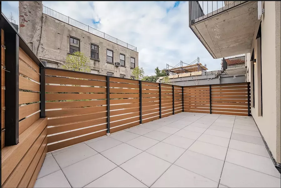 33 Franklin St #214, Brooklyn, NY 11222-7983