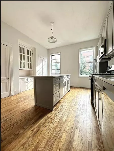 141 McGuinness Blvd #2, Brooklyn, NY 11222-2907