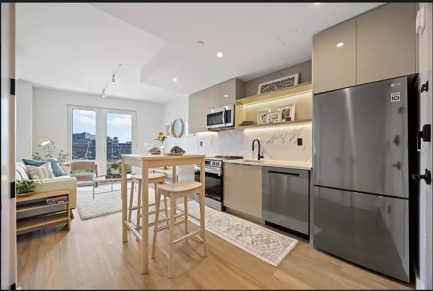 16 West St #710, New York, NY 10004