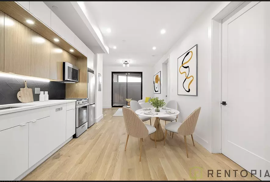 494 Manhattan Ave #5k, Brooklyn, NY 11222-7847