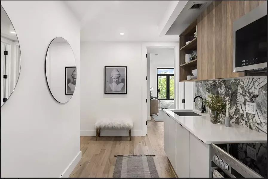 75 McGuinness Blvd #8a, Brooklyn, NY 11222-7850