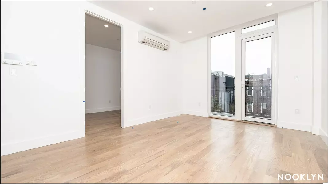 228 N 7th St #402, Brooklyn, NY 11211-3128