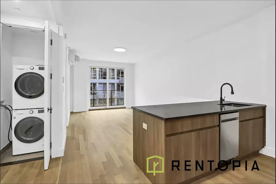 209 N 11th St #3m, Brooklyn, NY 11211-7832