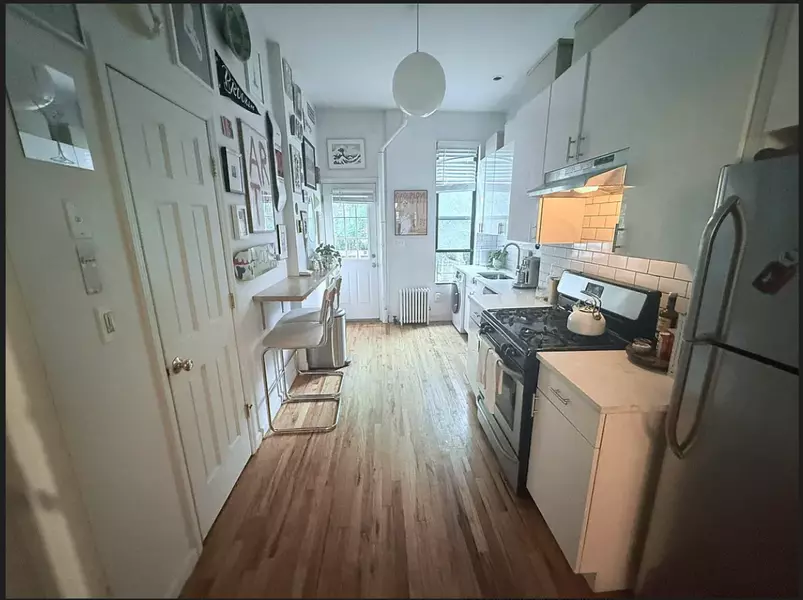 137 N 8th St #1r, Brooklyn, NY 11249-2048