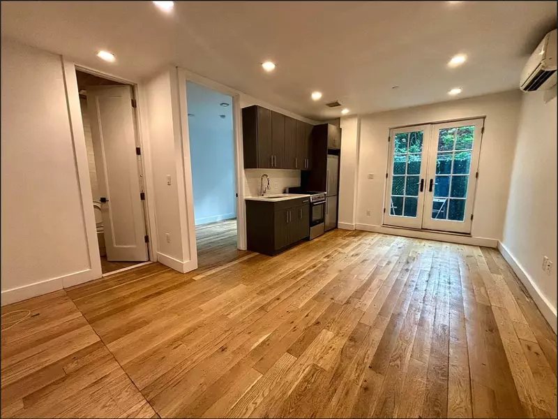 236 N 11th St #1a, Brooklyn, NY 11211-2143