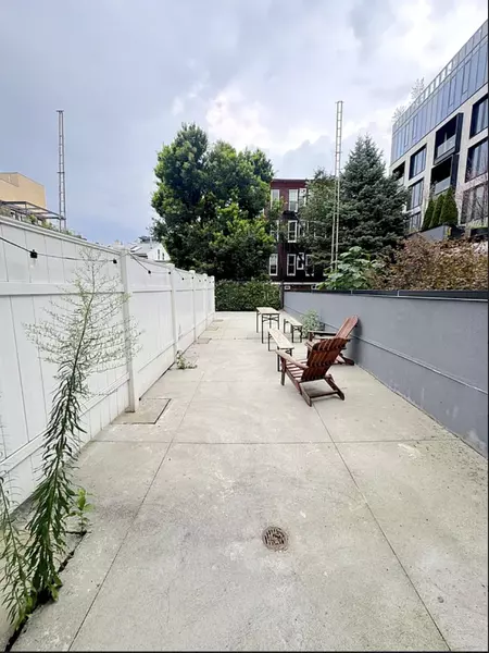 183 N 8th St #1r, Brooklyn, NY 11211-2057