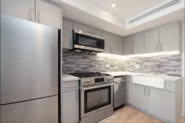 Brooklyn, NY 11211-2981,561 Driggs Ave #ph2