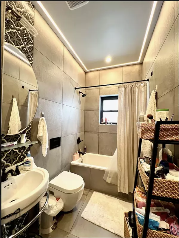 Brooklyn, NY 11249-2992,119 Kent Ave #2RL