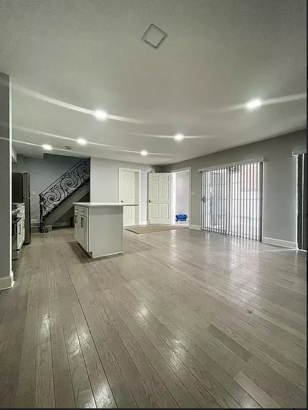 Brooklyn, NY 11222-2721,218 Calyer St #bh