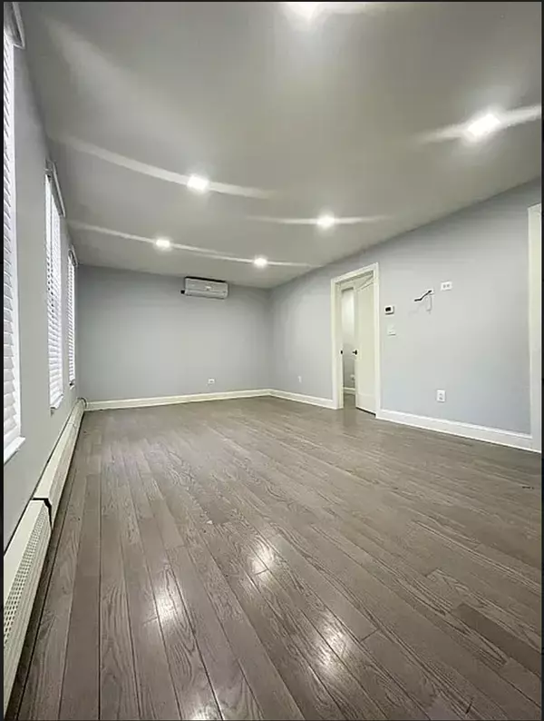 Brooklyn, NY 11222-2721,218 Calyer St #bh