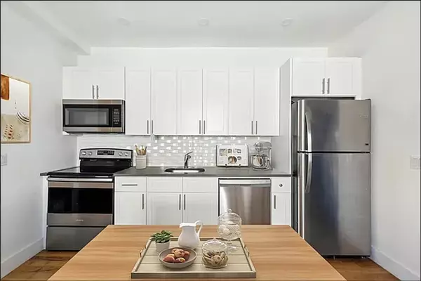 Brooklyn, NY 11249-3516,157 Wythe Ave #3b