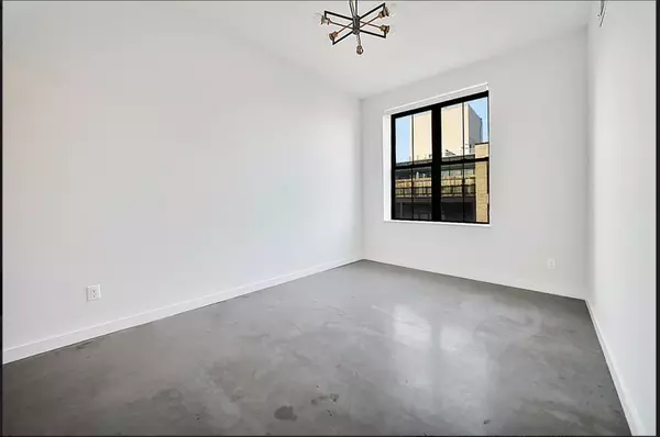 Brooklyn, NY 11211-6005,38 Roebling St #phh