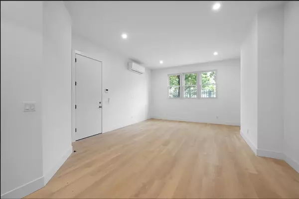 Brooklyn, NY 11249-1976,154 N 9th St #1