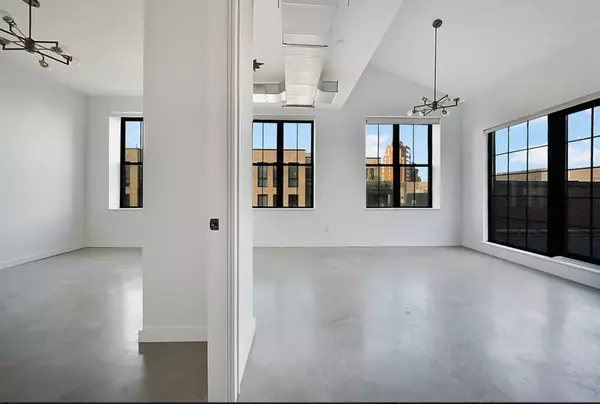 Brooklyn, NY 11211-6005,38 Roebling St #phh