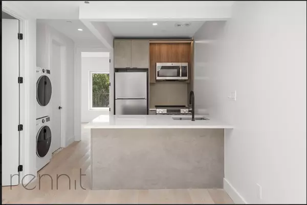 Brooklyn, NY 11211-7871,283 S 5th St #penthouse