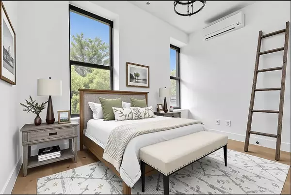 Brooklyn, NY 11211-5555,175 S 4th St #2b