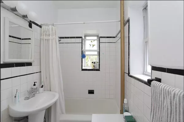 Brooklyn, NY 11249-2846,95 N 8th St #2f