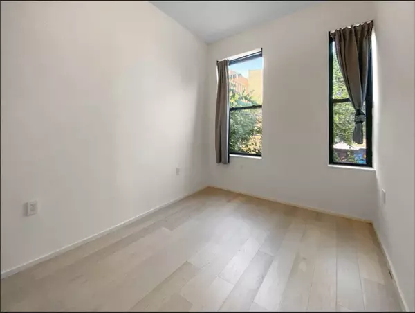 Brooklyn, NY 11211-5992,303 Bedford Ave #2