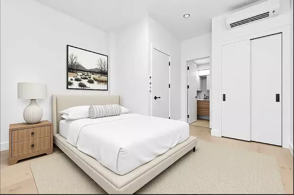 Brooklyn, NY 11211-5555,175 S 4th St #2b