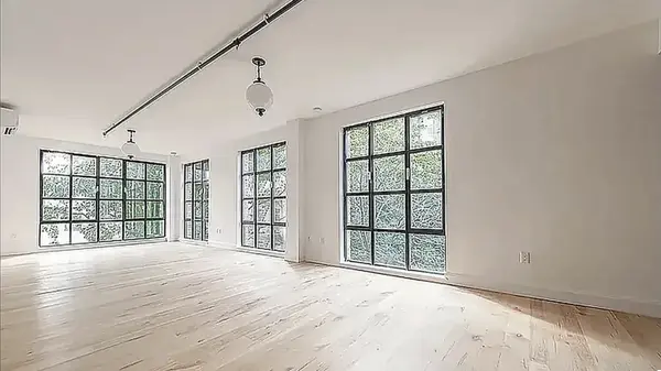 180 N 7th St #310, Brooklyn, NY 11211-5928