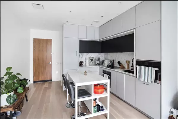 Brooklyn, NY 11211-6013,215 N 10th St #5j